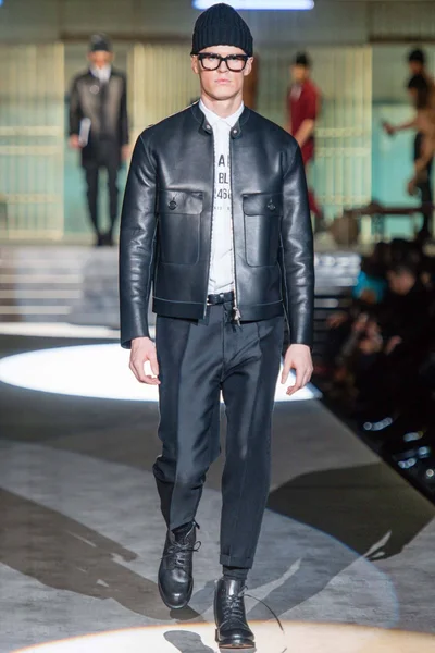 Look 28